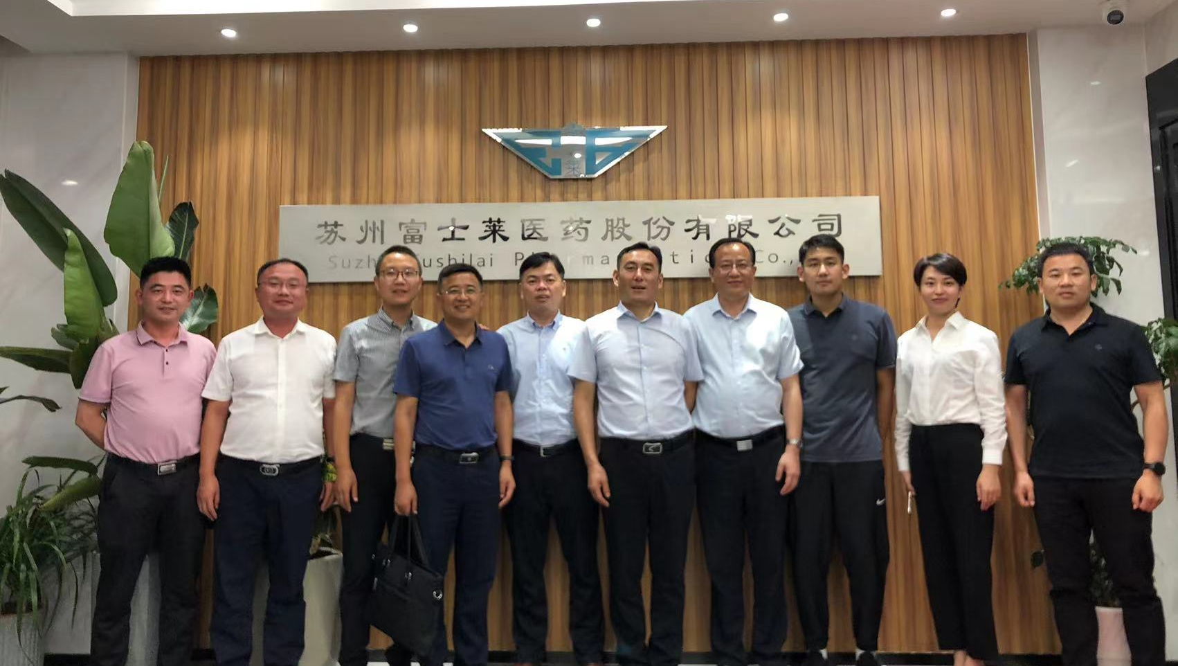 枣庄市峄城区委书记张熙滨率队考察调研1xbet医药